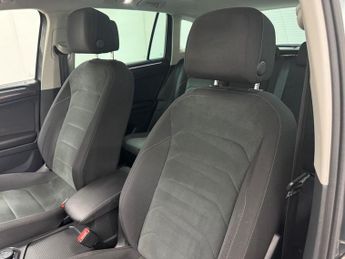 VOLKSWAGEN TIGUAN 2.0 TSI SEL SUV 5dr Petrol DSG 4Motion Euro 6 (s/s) (180 ps)