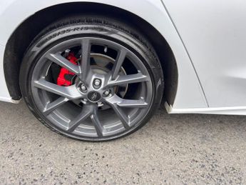 FORD FOCUS 2.3T EcoBoost ST Estate 5dr Petrol Auto Euro 6 (s/s) (280 ps)