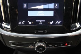 VOLVO V60 CROSS COUNTRY 2.0 B4 MHEV Estate 5dr Diesel Hybrid Auto AWD Euro 6 (s/s) (197 