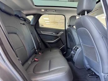 JAGUAR F-PACE 2.0 P250i SE SUV 5dr Petrol Auto AWD Euro 6 (s/s) (250 ps)