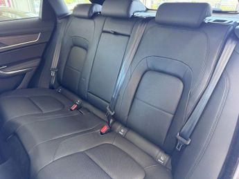 JAGUAR F-PACE 2.0 P250i SE SUV 5dr Petrol Auto AWD Euro 6 (s/s) (250 ps)