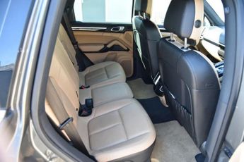 PORSCHE CAYENNE 3.0 TD V6 Platinum Edition SUV 5dr Diesel TiptronicS 4WD Euro 5 