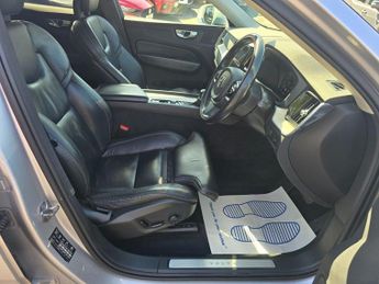 VOLVO XC60 2.0 T5 Inscription SUV in silver with 81,500 miles, FSH, 2 owner
