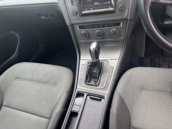 VOLKSWAGEN GOLF 1.6 TDI BlueMotion Tech SE Hatchback 5dr Diesel DSG Euro 5 (s/s)
