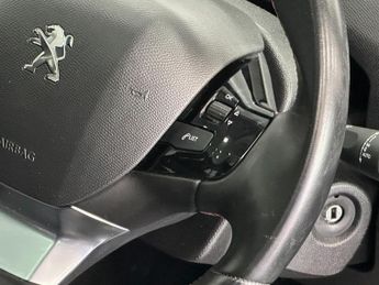 PEUGEOT 308 1.2 PureTech Tech Edition Hatchback 5dr Petrol Manual Euro 6 (s/