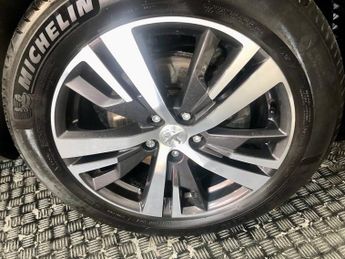 PEUGEOT 3008 1.2 PureTech Allure Premium SUV 5dr Petrol EAT Euro 6 (s/s) (130