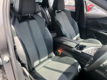PEUGEOT 3008 1.2 PureTech Allure Premium SUV 5dr Petrol EAT Euro 6 (s/s) (130