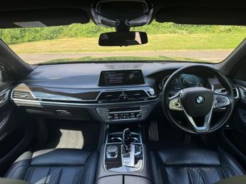 BMW 7 SERIES 4.4 750i V8 Saloon 4dr Petrol Auto Euro 6 (s/s) (450 ps)