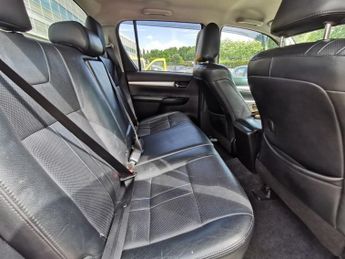 TOYOTA HI-LUX 2.4 D-4D Invincible X Pickup Double Cab 4dr Diesel Auto 4WD Euro