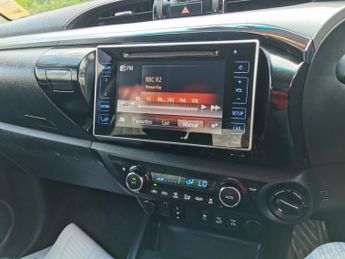 TOYOTA HI-LUX 2.4 D-4D Invincible X Pickup Double Cab 4dr Diesel Auto 4WD Euro