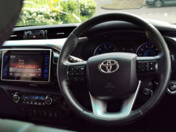 TOYOTA HI-LUX 2.4 D-4D Invincible X Pickup Double Cab 4dr Diesel Auto 4WD Euro