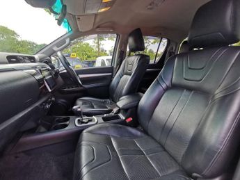 TOYOTA HI-LUX 2.4 D-4D Invincible X Pickup Double Cab 4dr Diesel Auto 4WD Euro