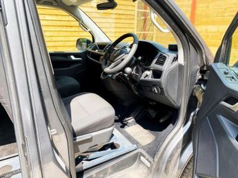 VOLKSWAGEN TRANSPORTER 4 Seat Auto Driver Transfer Disabled Access Vehicle