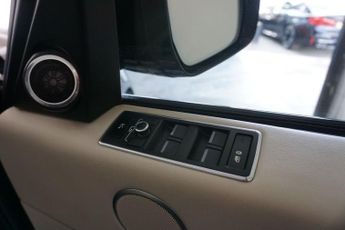 LAND ROVER RANGE ROVER 3.0 TD V6 Vogue SUV 5dr Diesel Auto-2 FORMER KEEPERS FINISHED IN