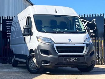 Peugeot Boxer 2.2 BlueHDi 335 Professional Premium + Panel Van 5dr Diesel Manu
