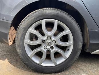 VOLVO V40 CROSS COUNTRY 2.0 D3 Pro Hatchback 5dr Diesel Auto Euro 6 (s/s) (150 ps)
