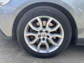 VOLVO V40 CROSS COUNTRY 2.0 D3 Pro Hatchback 5dr Diesel Auto Euro 6 (s/s) (150 ps)