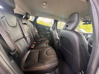 VOLVO V40 CROSS COUNTRY 2.0 D3 Pro Hatchback 5dr Diesel Auto Euro 6 (s/s) (150 ps)