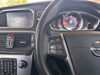 VOLVO V40 CROSS COUNTRY 2.0 D3 Pro Hatchback 5dr Diesel Auto Euro 6 (s/s) (150 ps)