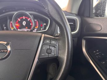 VOLVO V40 CROSS COUNTRY 2.0 D3 Pro Hatchback 5dr Diesel Auto Euro 6 (s/s) (150 ps)