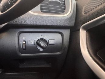 VOLVO V40 CROSS COUNTRY 2.0 D3 Pro Hatchback 5dr Diesel Auto Euro 6 (s/s) (150 ps)