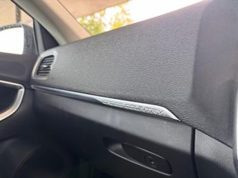 VOLVO V40 CROSS COUNTRY 2.0 D3 Pro Hatchback 5dr Diesel Auto Euro 6 (s/s) (150 ps)