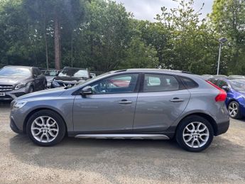 VOLVO V40 CROSS COUNTRY 2.0 D3 Pro Hatchback 5dr Diesel Auto Euro 6 (s/s) (150 ps)