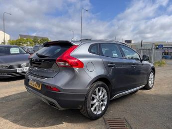 VOLVO V40 CROSS COUNTRY 2.0 D3 Pro Hatchback 5dr Diesel Auto Euro 6 (s/s) (150 ps)