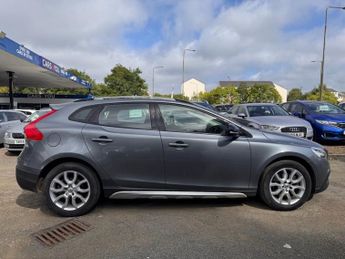 VOLVO V40 CROSS COUNTRY 2.0 D3 Pro Hatchback 5dr Diesel Auto Euro 6 (s/s) (150 ps)