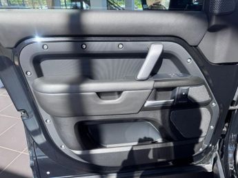 LAND ROVER DEFENDER 5.0 P525 V8 SUV 5dr Petrol Auto 4WD Euro 6 (s/s) (525 ps)