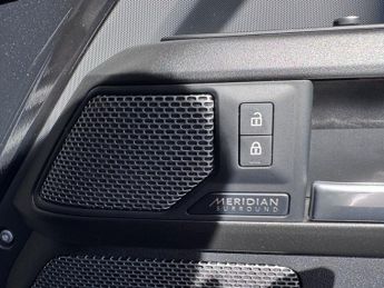 LAND ROVER DEFENDER 5.0 P525 V8 SUV 5dr Petrol Auto 4WD Euro 6 (s/s) (525 ps)