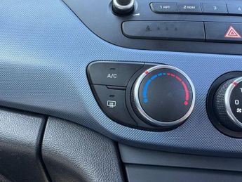 HYUNDAI I10 1.2 Premium Hatchback 5dr Petrol Auto Euro 5 (87 ps)
