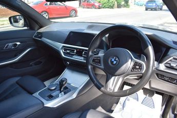 BMW 3 SERIES 2.0 320d MHT M Sport Saloon 4dr Diesel Hybrid AUTO 19in Alloy Wh