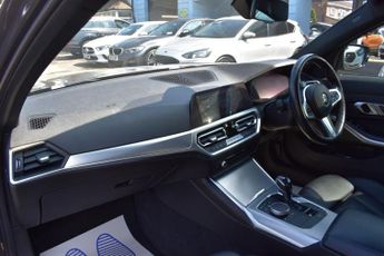 BMW 3 SERIES 2.0 320d MHT M Sport Saloon 4dr Diesel Hybrid AUTO 19in Alloy Wh