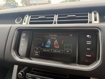 LAND ROVER RANGE ROVER 4.4 SD V8 Vogue SE SUV 5dr Diesel Auto 4WD Euro 5 (339 ps)-2 Own