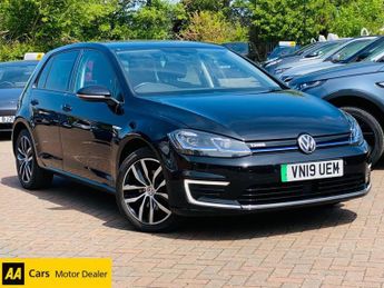 Volkswagen Golf 35.8kWh e-Golf Hatchback 5dr Electric Auto (136 ps)