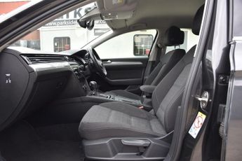 VOLKSWAGEN PASSAT 1.6 TDI SE Saloon 4dr Diesel DSG Euro 6 (s/s) (120 ps)