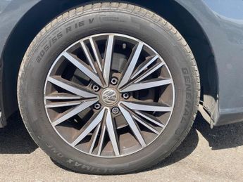 VOLKSWAGEN GOLF 1.6 TDI SE Nav Hatchback 5dr Diesel Manual Euro 6 (s/s) (115 ps)