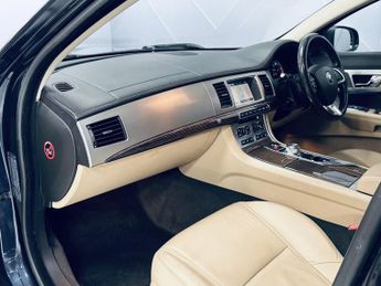 JAGUAR XF 2.2d Luxury Sportbrake 5dr Diesel Auto Euro 5 (s/s) (200 ps)