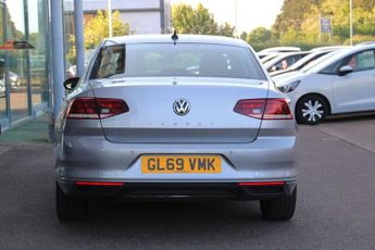 VOLKSWAGEN PASSAT 1.6 TDI SE Nav Saloon 4dr Diesel DSG Euro 6 (s/s) (120 ps)