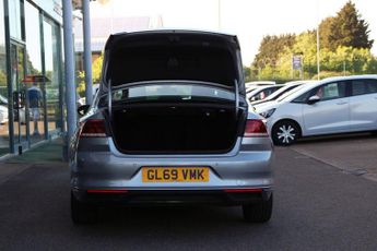 VOLKSWAGEN PASSAT 1.6 TDI SE Nav Saloon 4dr Diesel DSG Euro 6 (s/s) (120 ps)