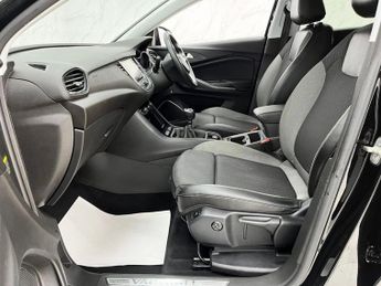 VAUXHALL GRANDLAND X 1.2 Turbo SRi Nav SUV 5dr Petrol Manual Euro 6 (s/s) (130 ps)