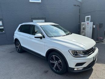 VOLKSWAGEN TIGUAN 2.0 TDI BlueMotion Tech SE Navigation SUV 5dr Diesel Manual Euro