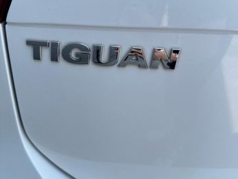 VOLKSWAGEN TIGUAN 2.0 TDI BlueMotion Tech SE Navigation SUV 5dr Diesel Manual Euro