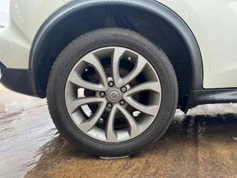 NISSAN JUKE 1.6 DIG-T Acenta Premium SUV 5dr Petrol XTRON 4WD Euro 5 (190 ps