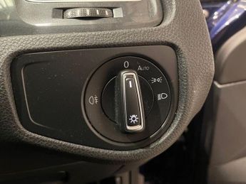 VOLKSWAGEN E-GOLF 35.8kWh e-Golf Hatchback 5dr Electric Auto (136 ps)