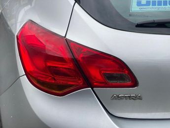 VAUXHALL ASTRA 1.6 16v Excite Hatchback 5dr Petrol Manual Euro 5 (115 ps)
