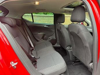 VAUXHALL ASTRA 1.4i SE Hatchback 5dr Petrol Manual Euro 6 (100 ps)