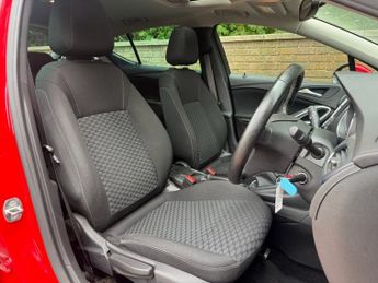 VAUXHALL ASTRA 1.4i SE Hatchback 5dr Petrol Manual Euro 6 (100 ps)