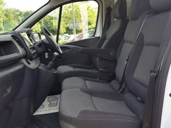 RENAULT TRAFIC 2.0 dCi ENERGY 30 Business+ Panel Van 5dr Diesel Manual LWB Stan
